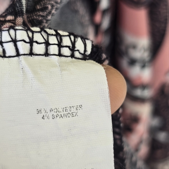 Cocomo Women's Patterned Tunic Top 3X Pink Black Pleated Front Roll Tab Sleeves - Picture 12 of 13